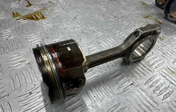Mercedes-Benz CLA C118 X118 Piston with connecting rod 