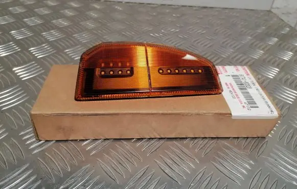 Toyota Tundra II Front indicator light 817410C020