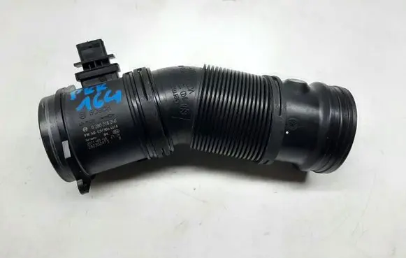 Volkswagen PASSAT B6 Air intake hose/pipe 1K0129684P