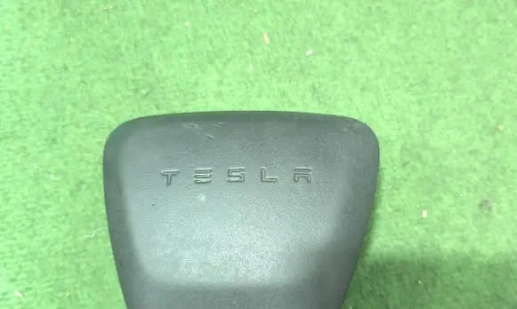 Tesla Model S Steering wheel airbag 1625769-00-E ZF522276112153