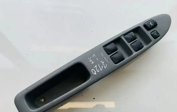 Toyota Avensis Verso Electric window control switch 8404044030 84040-44030