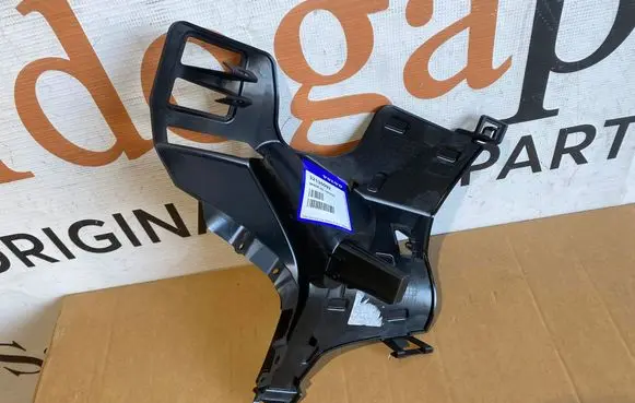 Volvo XC40 Front bumper mounting bracket 32136092