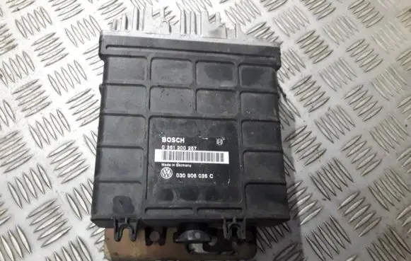 Volkswagen Golf III Engine control unit/module 0261200257 030906026c