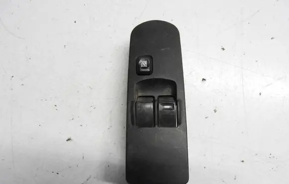 Mitsubishi Colt Electric window control switch 8608A075 0335D1 C8DD523M
