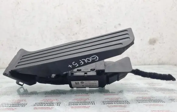Volkswagen Golf Plus Accelerator throttle pedal 1K1721503M