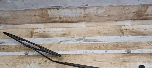 Toyota Corolla Verso E121 Front wiper blade arm