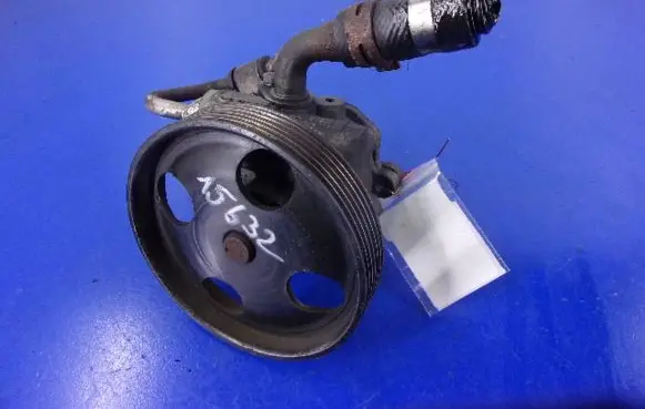 Ford Fiesta Power steering pump 2S6C-3AG96-DD