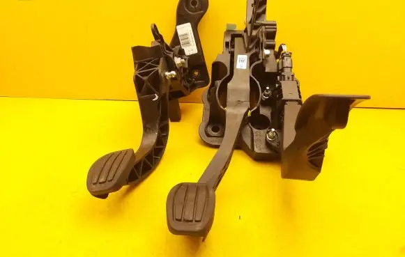 Citroen DS3 Accelerator throttle pedal 9837892280 9824311680