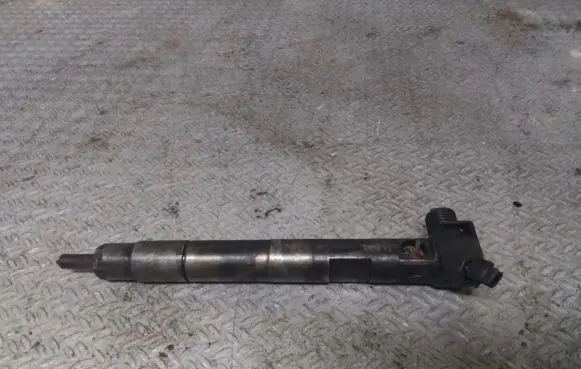Mercedes-Benz Sprinter W906 Fuel injector 228354010