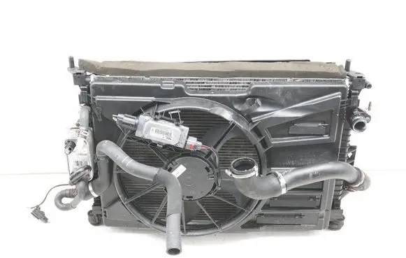 Ford Focus Coolant radiator 8V61-8C607-RD