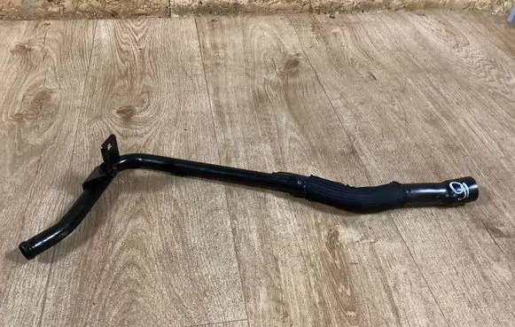Engine coolant pipe/hose