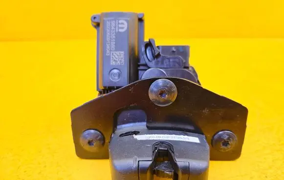 Peugeot 3008 III Tailgate lock latch 9843351880