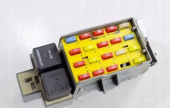 Chrysler PT Cruiser Fuse module P04795564AC
