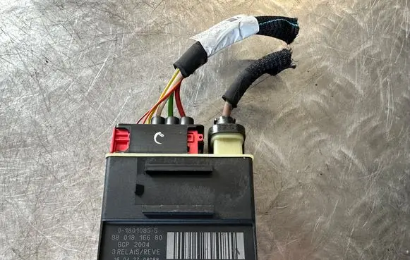 Citroen C4 II Picasso Coolant fan relay 9801916680