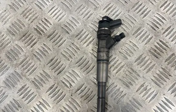 BMW 7 E65 E66 Fuel injector 0445110 7789661