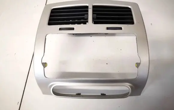 Toyota Urban Cruiser (XP110) Dash center air vent grill 5556412040 555641-2040