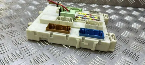 Ford Focus Fuse module BV6N14A073ET 30S522074F05