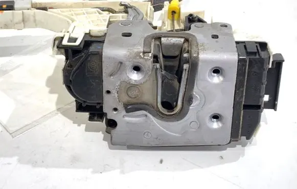 Volkswagen Crafter Front door lock A9067201735