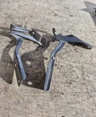 Nissan Primera Loading door hinge set 