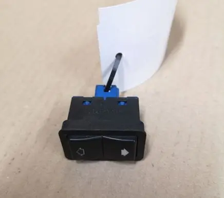 BMW 5 E39 Electric window control switch 8368932