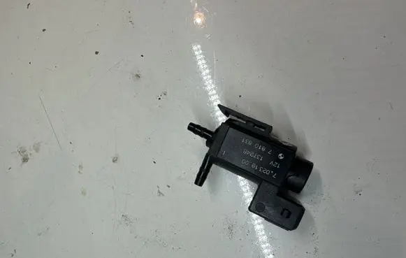 BMW 1 F20 F21 Turbo solenoid valve 7810831 70231800 13T248