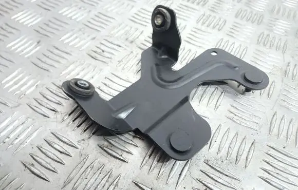 Mazda CX-7 Power steering pump mounting bracket 