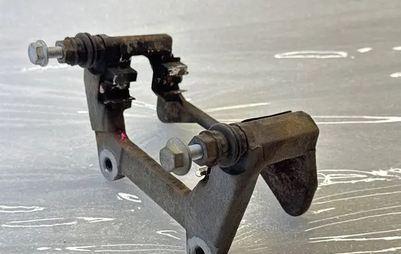 Audi A6 Allroad C7 Brake caliper pad carrier rear 6461