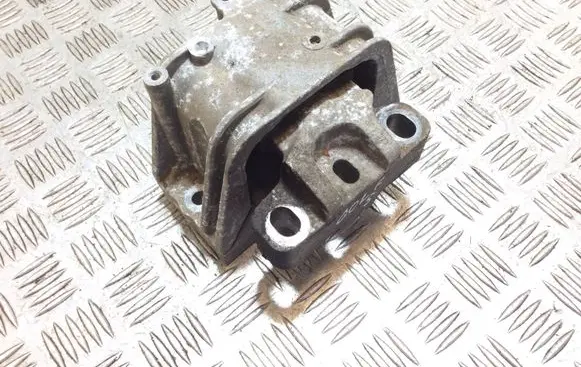 Engine mount bracket