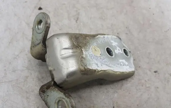 Chevrolet Captiva Front door lower hinge 07E27 07E25