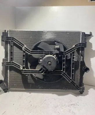 Dacia Sandero Coolant radiator 8200735038 81501004 214104453R