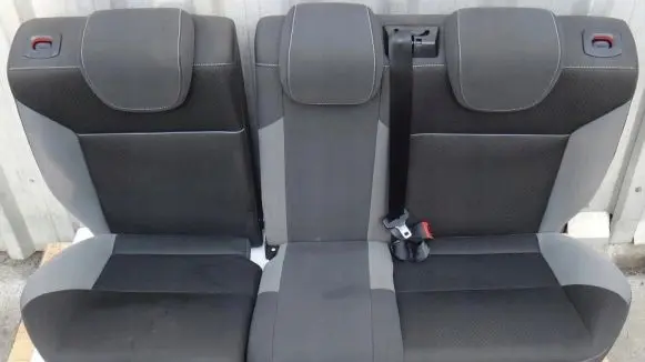Ford Focus Second row seats 3239829