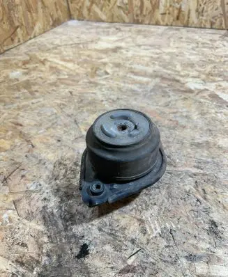 Mercedes-Benz R W251 Engine mount bracket A2512402717