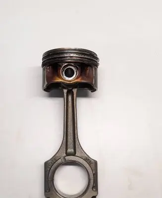 Ford Mondeo MK IV Piston with connecting rod 