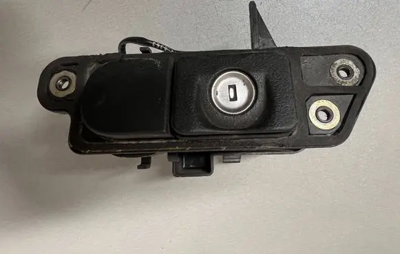 Mercedes-Benz S W220 Tailgate exterior lock 2208210751