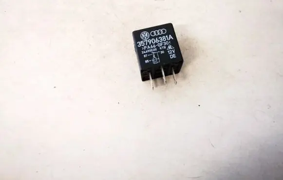Volkswagen PASSAT B4 Other relay 357906381a