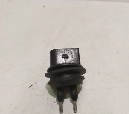 Volkswagen PASSAT B5 Windshield washer fluid level sensor 7M0919376 95VW17K656AA