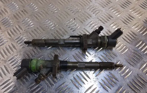 Peugeot 607 Fuel injector 9637277980 3210005319024 0445110036