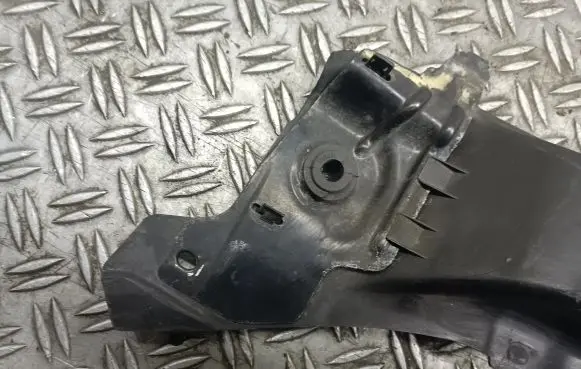 Volvo V50 Radiator trim 