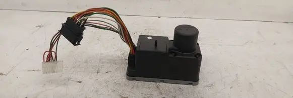 Volkswagen PASSAT B4 Central locking vacuum pump 1H0962257