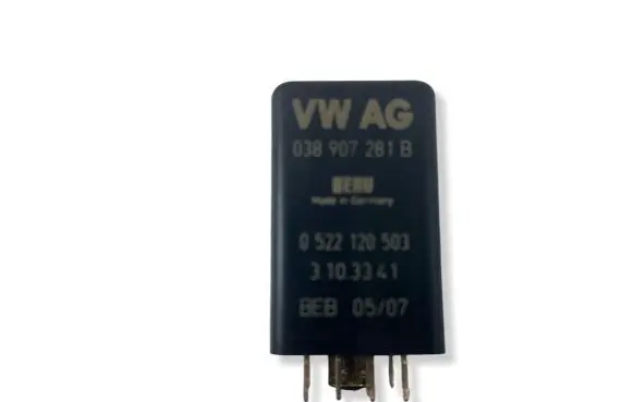 Volkswagen PASSAT B6 Glow plug pre-heat relay 038907281B