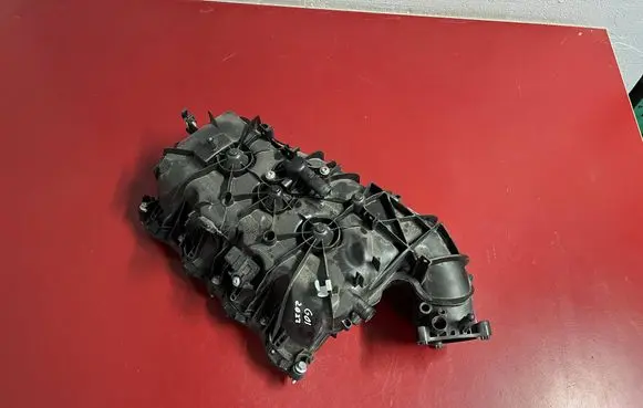 BMW X3 G01 Intake manifold 8647975 11618647975