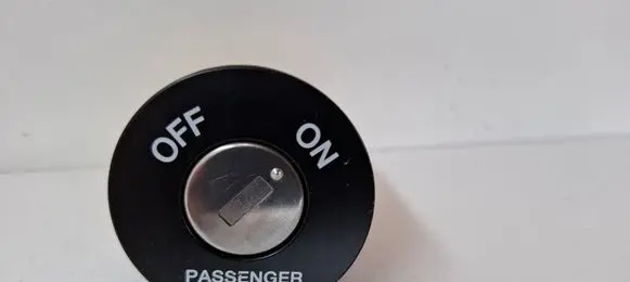 KIA Ceed Passenger airbag on/off switch 