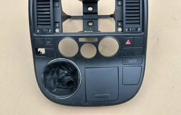 Volkswagen Multivan T5 Radio/GPS head unit trim 7H5858011F