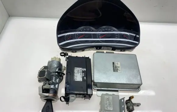 Subaru Legacy Engine ECU kit and lock set 22611AN630