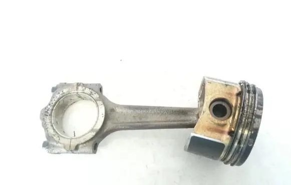Fiat Grande Punto Piston with connecting rod