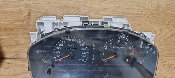 Mitsubishi Galant Speedometer (instrument cluster) MR381825