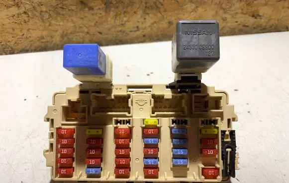 Nissan X-Trail T30 Fuse module