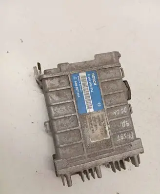 Volkswagen PASSAT B3 Engine control unit/module 8A0907404 0261200852