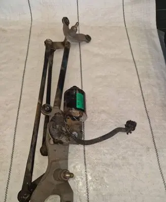 KIA Sorento Front wiper linkage and motor 981003e100