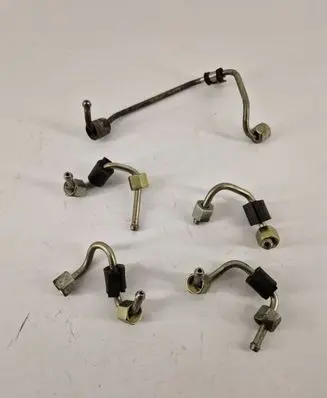 Volkswagen Tiguan Allspace Fuel injector supply line/pipe 